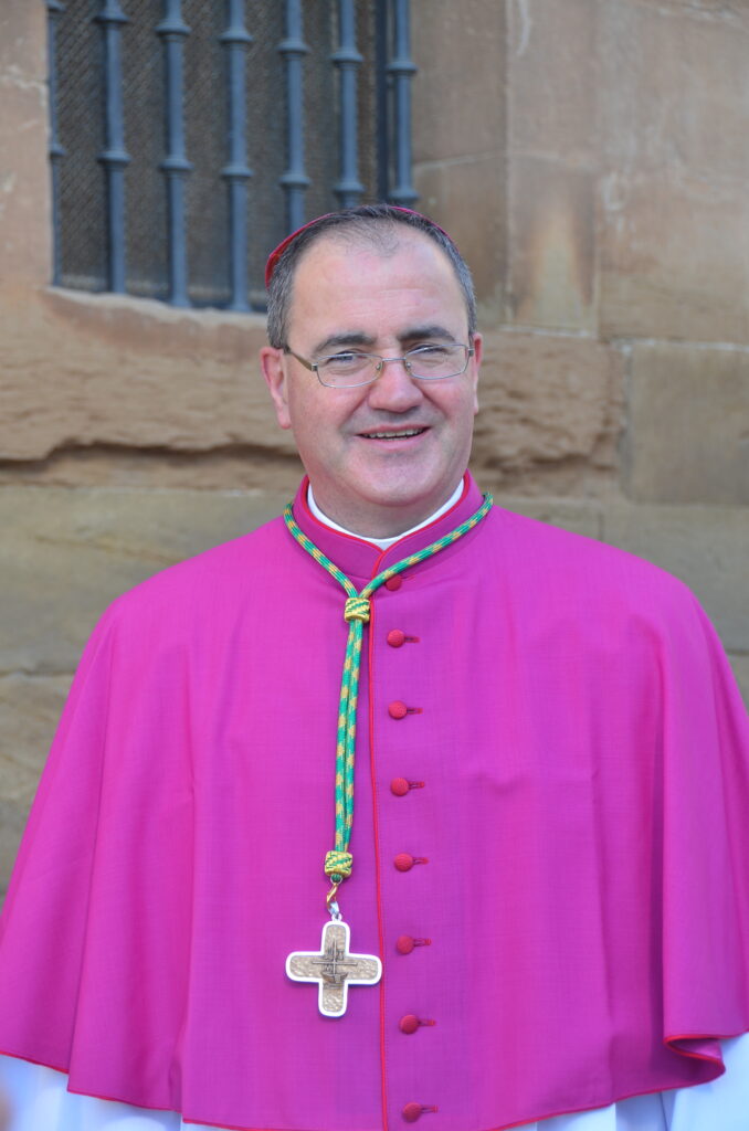 El Nuncio Apostólico en España, Bernardito Auza y una veintena de obispos,  han acompañado a D. Santos Montoya en su inicio de Ministerio Episcopal en  Calahorra - Iglesia en La Rioja
