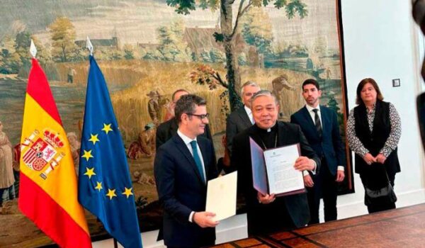 2023-firma-nuncio-ministro-presidencia-702x526